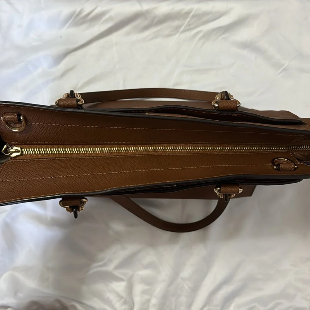 Michael Kora large tote with removable crossbody - Picture 4 of 9